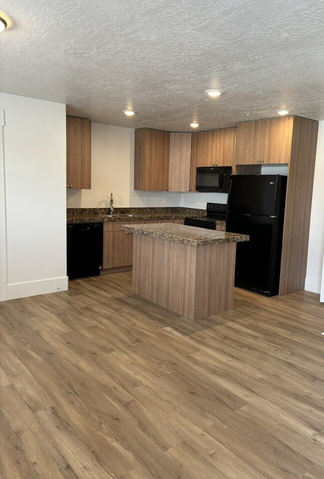 Building Photo - 401-424 Townhomes