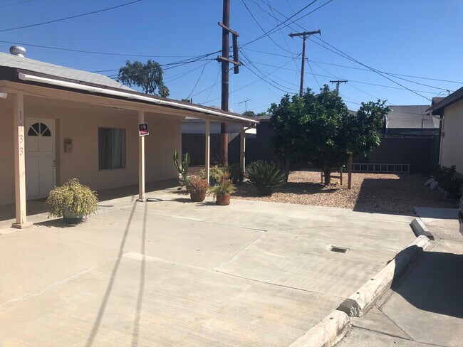 Private Front and Side yard - 1133 S Montebello Blvd