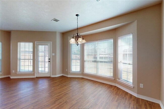 Building Photo - 1104 Hopewell Ct