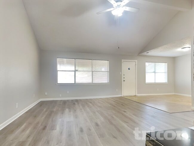 Building Photo - 2047 Lexington Woods Dr