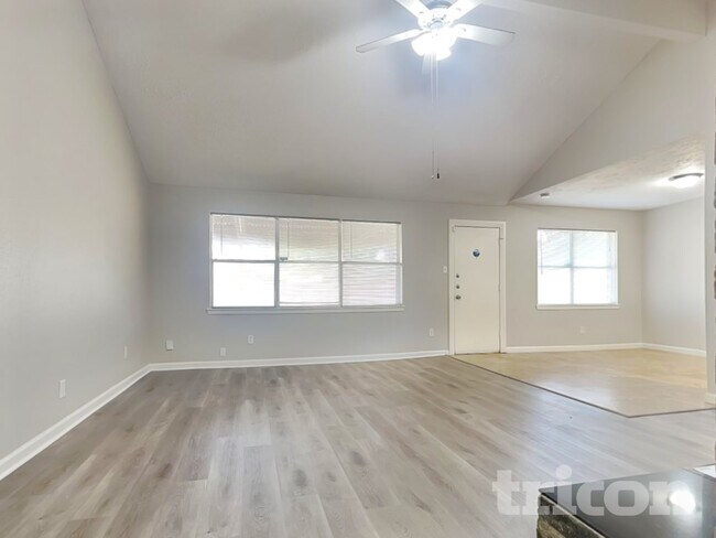 Foto del edificio - 2047 Lexington Woods Dr