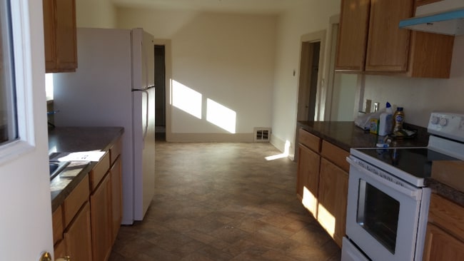 Building Photo - 423 3rd St W