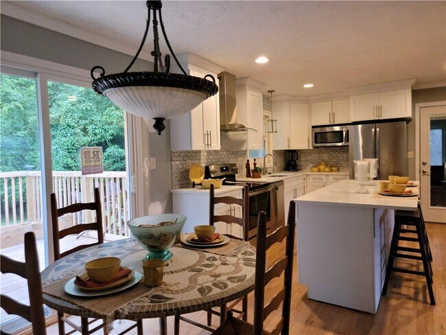 Building Photo - 1815 Rollingwood Dr SE