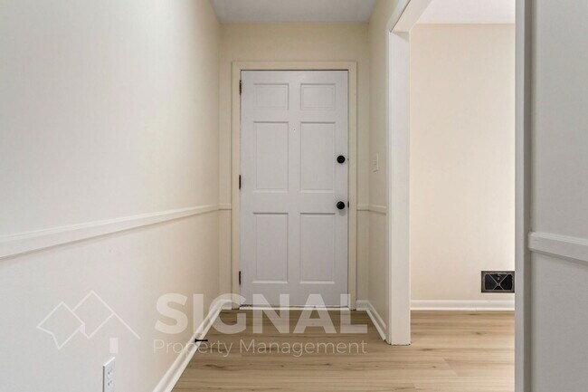 Foto del edificio - 4324 Warren Rd