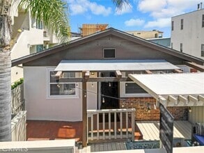 Building Photo - 218 25th Pl