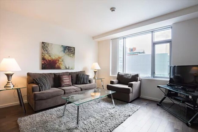 Building Photo - 300 Kendall St