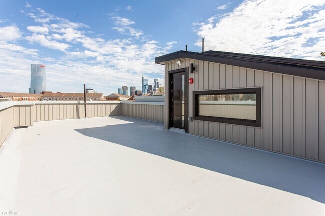 Foto del edificio - 3 br, 2 bath 4plex - 2553 MONTROSE ST Unit A