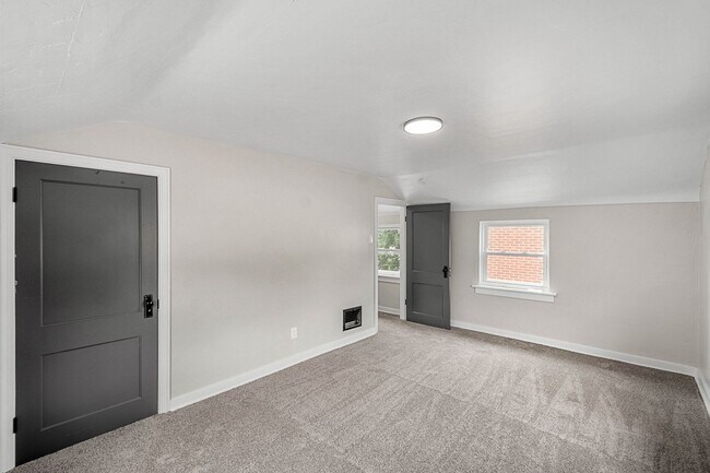 Foto del edificio - Stunning 2 bedroom home in Penn Avenue available August 1!
