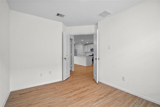 Foto del edificio - 5111 Sunvalley Bend Dr