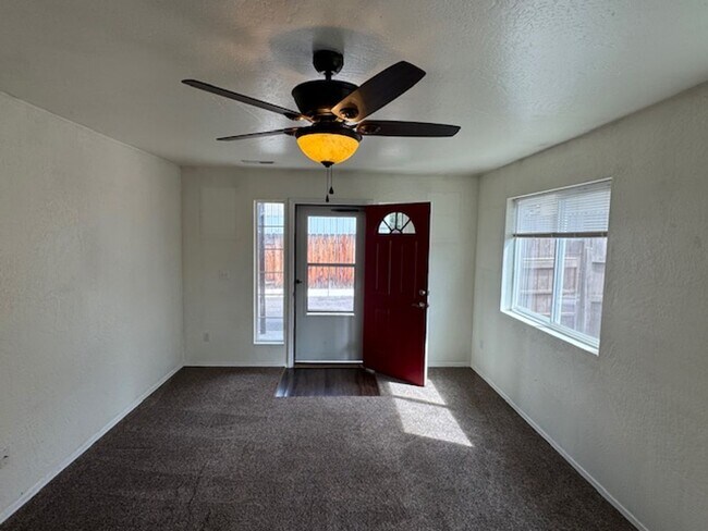 Foto del edificio - 118 SHAST A&amp;B