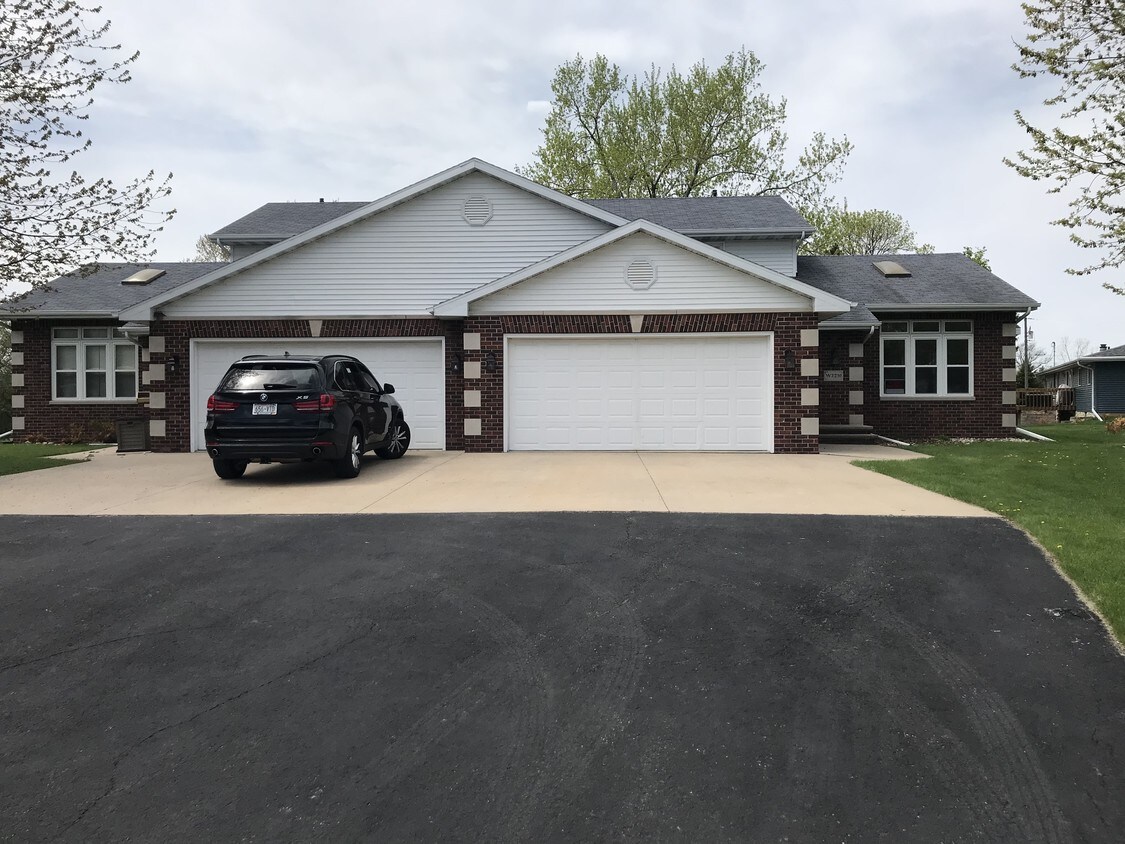 Primary Photo - W3212 Westowne Ct