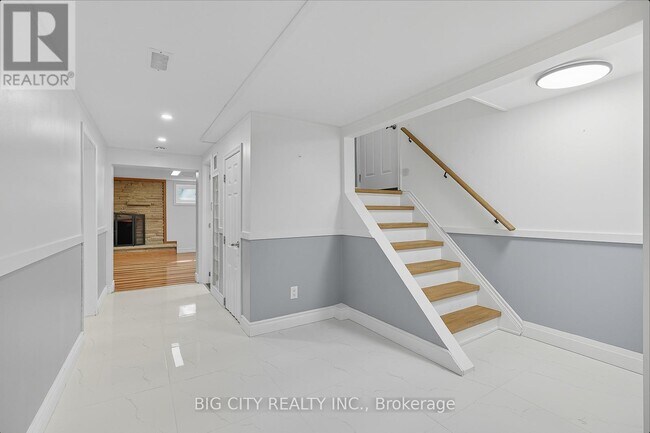 Building Photo - 7 Armitage Dr