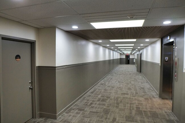 Building Photo - District 425