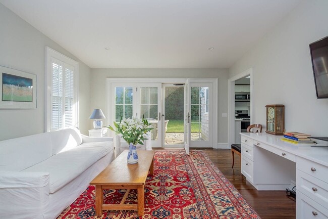 Building Photo - 19 Concord St