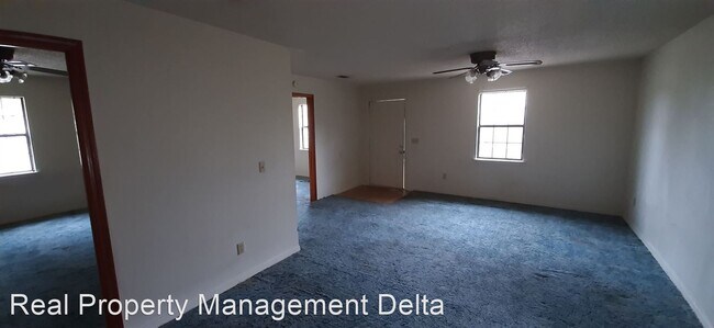 Building Photo - 2 br, 1 bath House - 636 N Van Buren St.