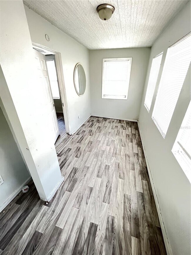 Foto del edificio - 1015 E Columbus Dr