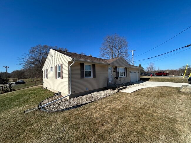 Building Photo - 904 Nichols Rd