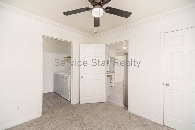 Building Photo - 337 N 15th Ave