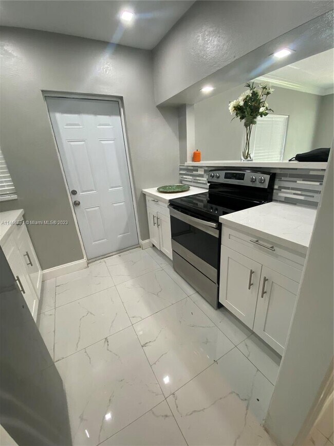 Building Photo - 1736 Washington St