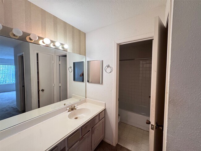 Foto del edificio - 10555 Turtlewood Ct