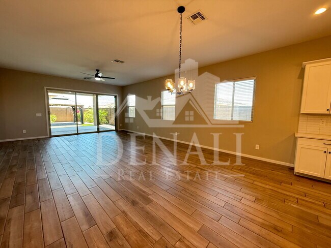 Foto del edificio - 4443 N 201st Ave