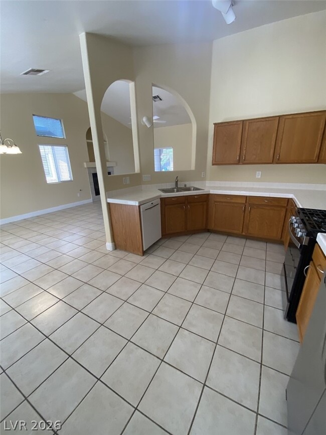 Building Photo - 3640 Yorba Linda Dr