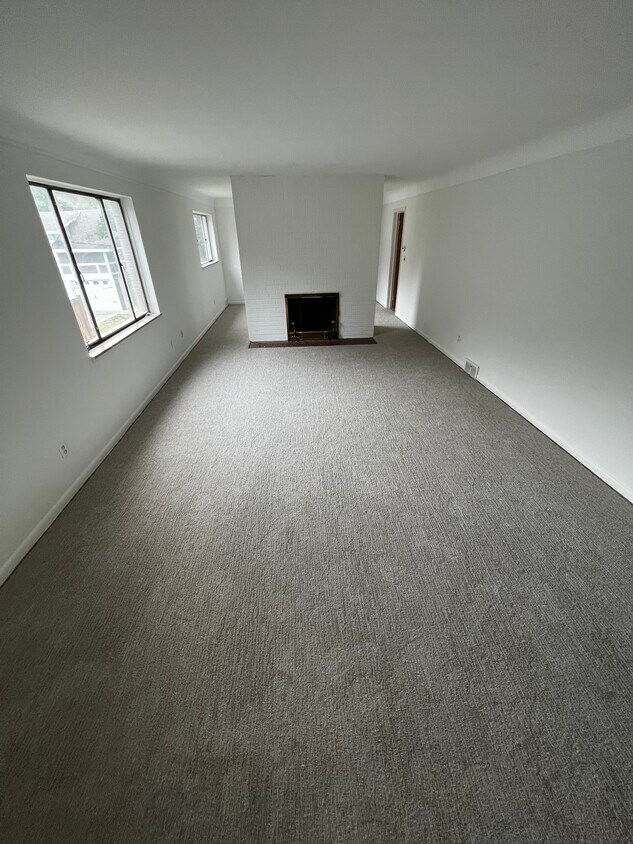 Living Room - 517 Neff Rd