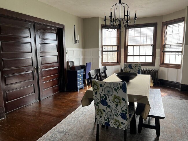 Foto del edificio - Charming 3 Bedroom with Lush Sunset Views ...