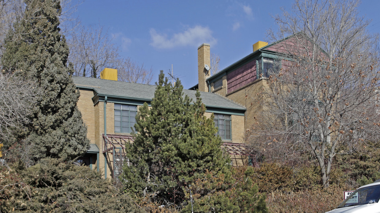 Building Photo - 111 E Hillside Ave