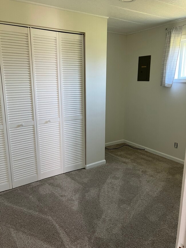 bedroom - 1050 W M35