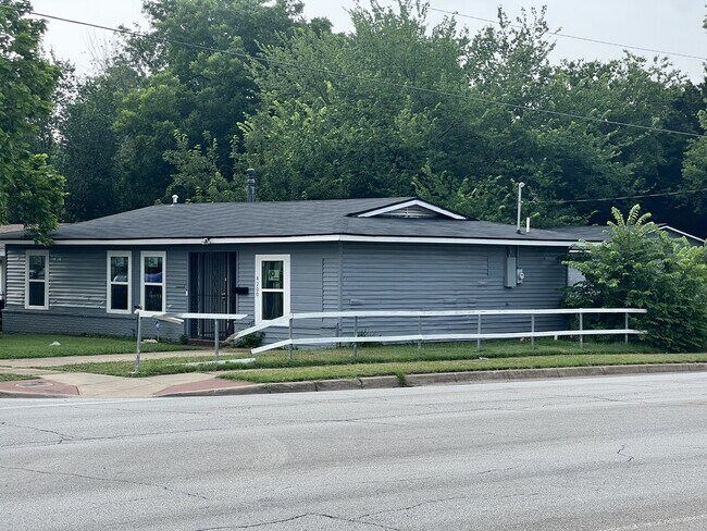 Foto del edificio - 4200 EMERSON STREET