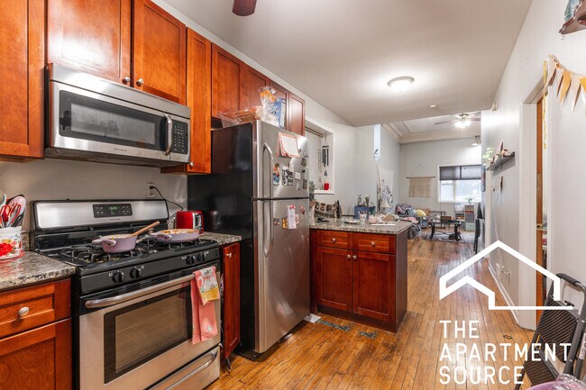 Building Photo - 3151 N Southport Ave