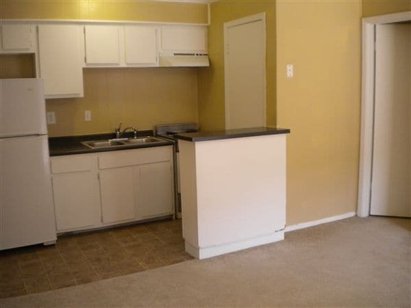 Primary Photo - 1402 Holleman Dr