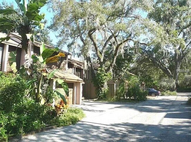 Foto del edificio - 6000 River Trace Rd