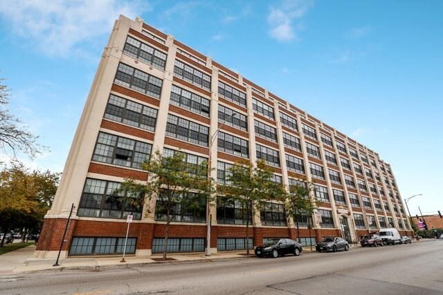 Foto principal - 3963 W Belmont Ave