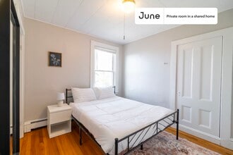 Building Photo - Room in Shared 4 bed/1 bath home