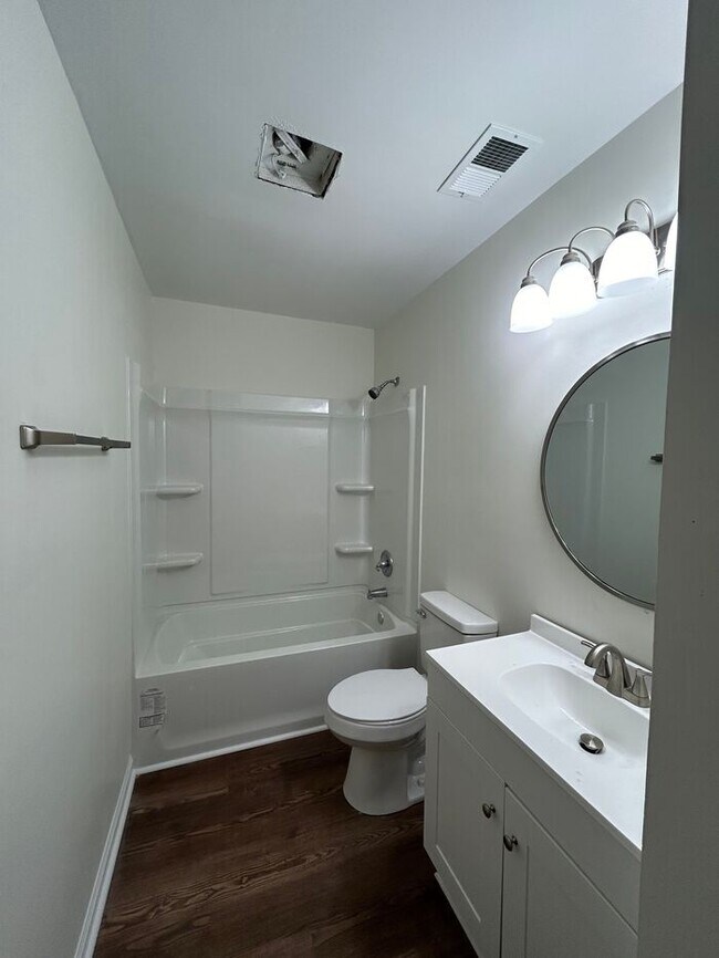 Building Photo - 605 Gladedale Ln