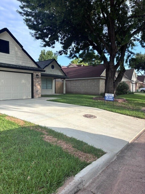 Building Photo - 3230 Meadway Dr