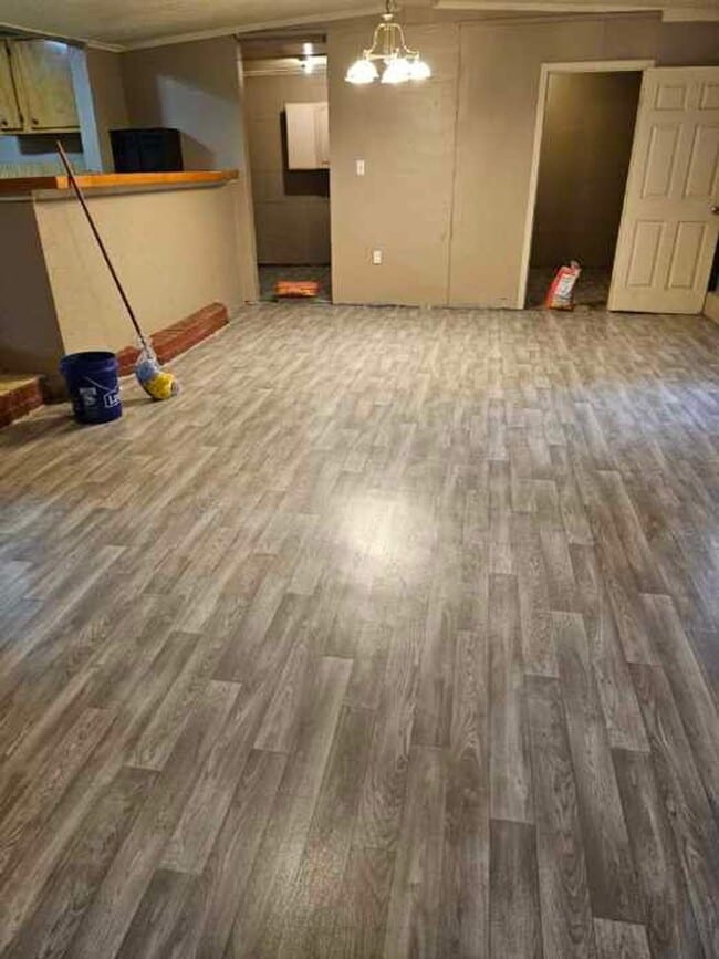 Building Photo - Rent Ready!