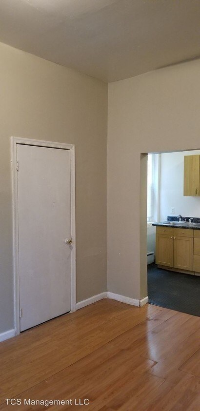 Foto principal - 7020 Woodland Ave