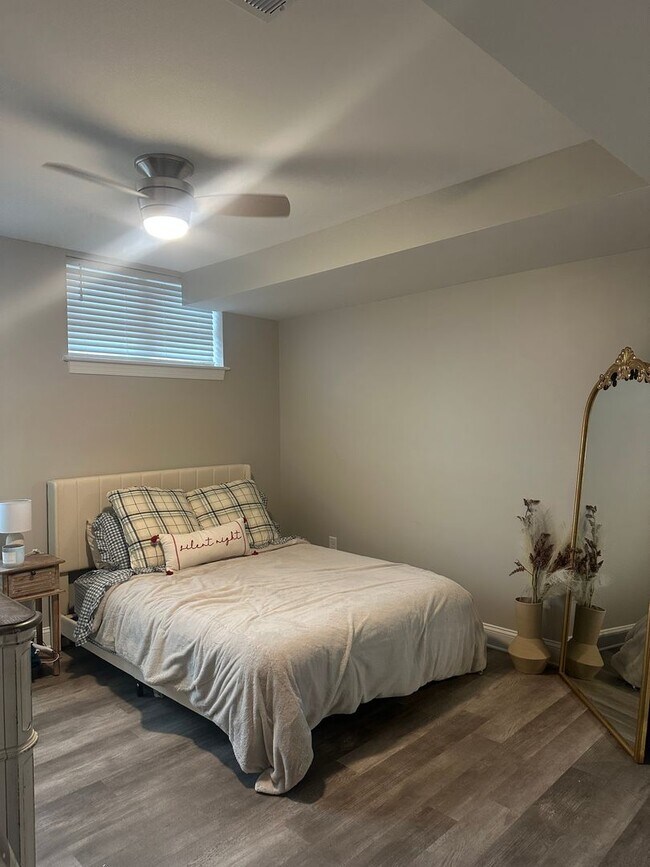Foto del edificio - Newly Renovated 1-Bedroom Apartment on Elm...