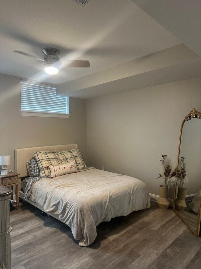 Building Photo - Newly Renovated 1-Bedroom Apartment on Elm...