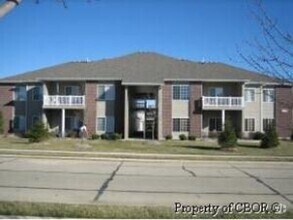 Building Photo - 3800 Saddlebrook Pl