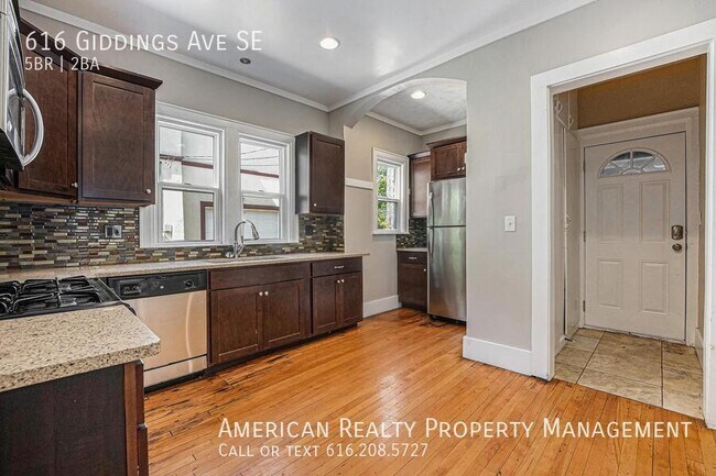 Foto del edificio - 616 Giddings Ave SE