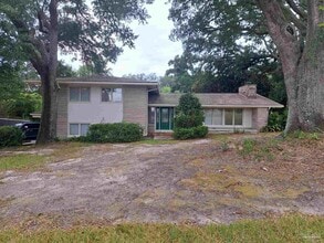 Building Photo - 8598 Meadowbrook Dr