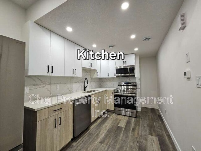 Photo du bâtiment - 20719-20725 25 Ave NW
