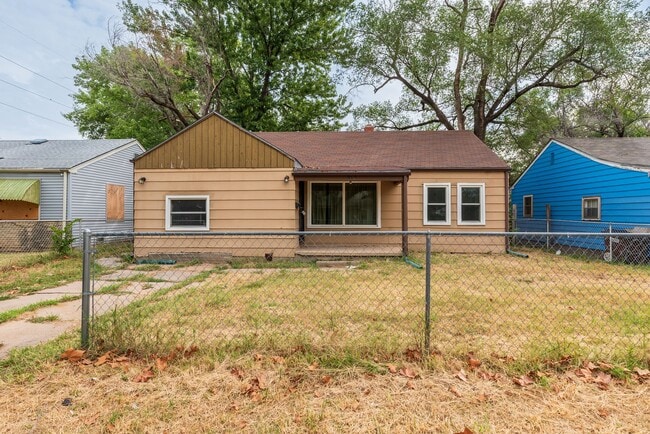 Building Photo - Bed 2 Bath In Quiet Neighborhood!