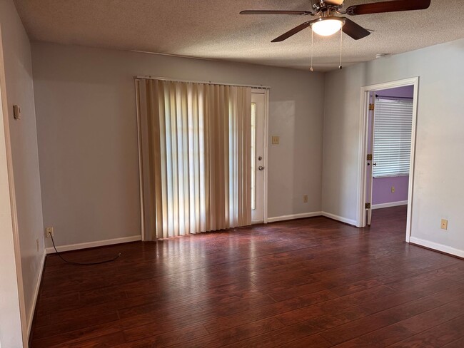 Building Photo - 3993-3997 VALLEY DR