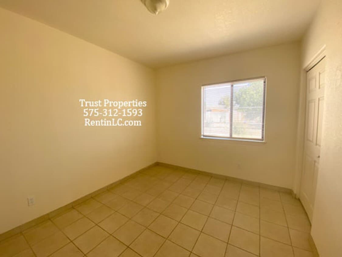 Foto principal - 614 S Almendra St