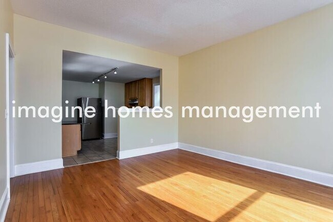 Foto del edificio - Recently Updated First Floor Unit in St. L...